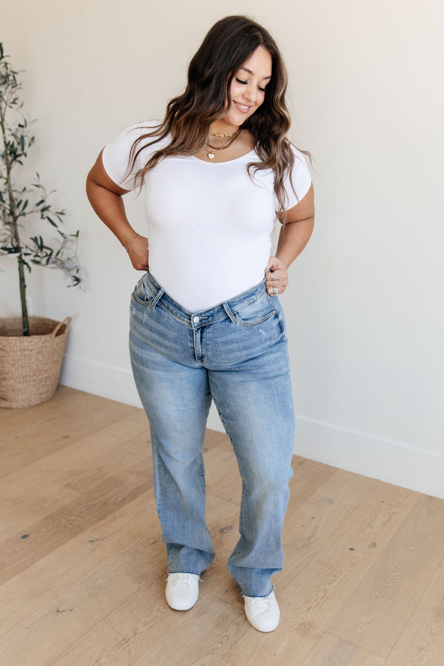 Mildred High Rise V Front Waistband Straight Jeans - Dahlia Boutique