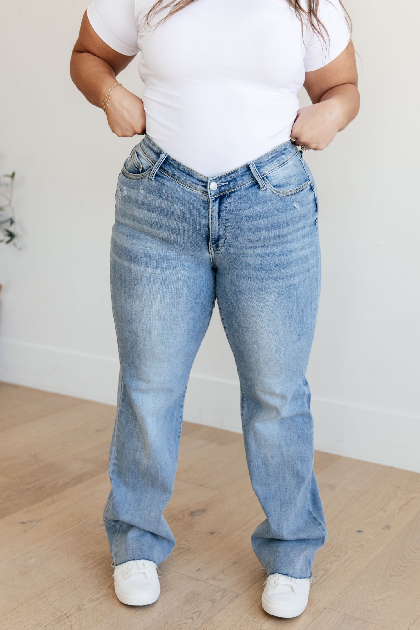 Mildred High Rise V Front Waistband Straight Jeans - Dahlia Boutique