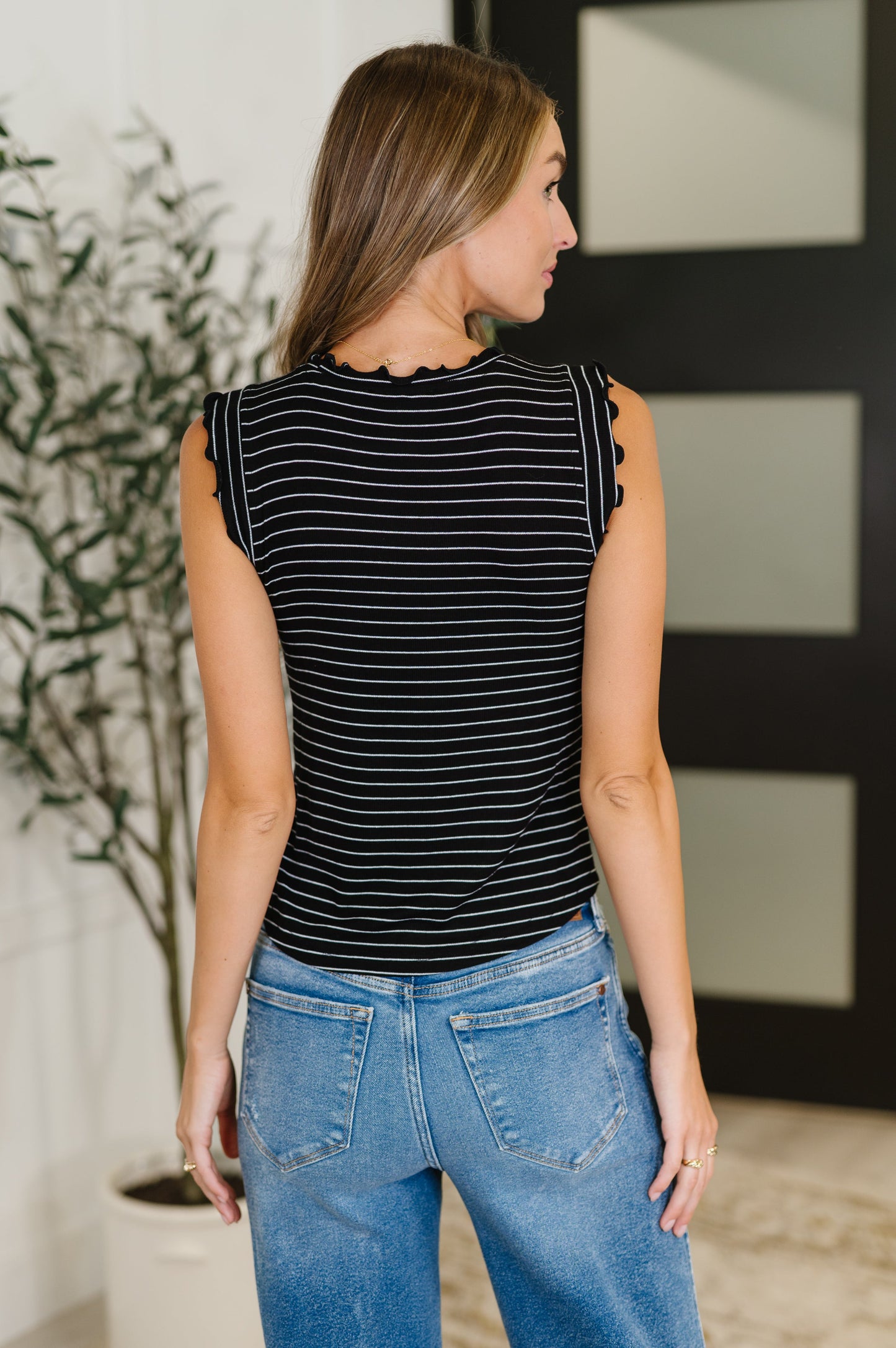 Doodle Me In Lettuce Round Neck Top in Black and White