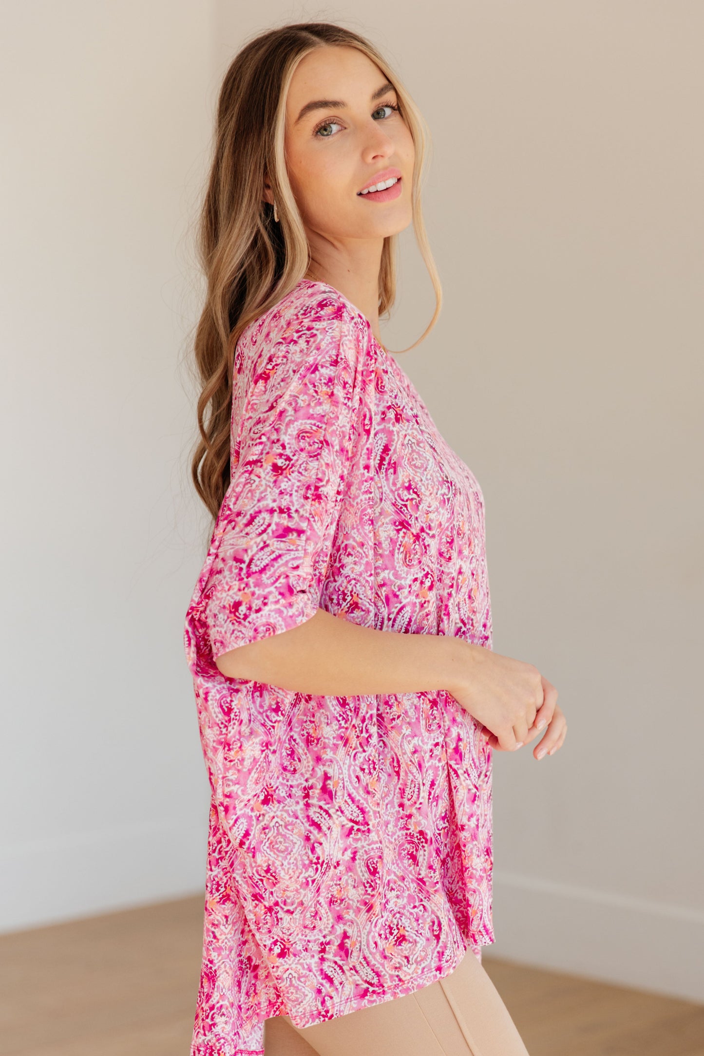 Blusa Essential en Paisley Fucsia y Blanco