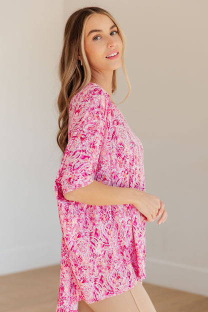 Blusa Essential en Paisley Fucsia y Blanco