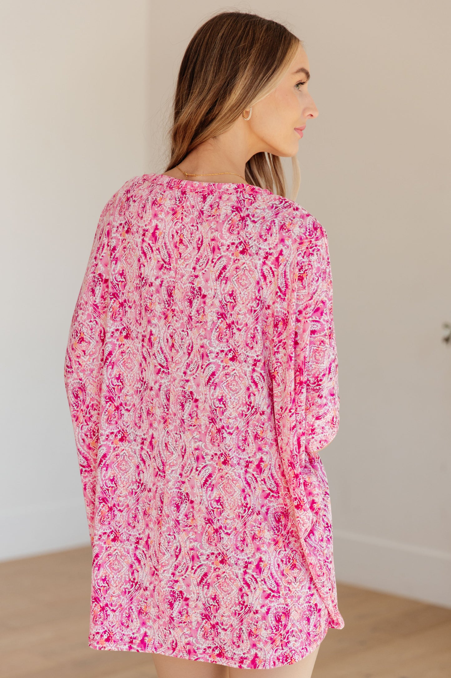 Blusa Essential en Paisley Fucsia y Blanco