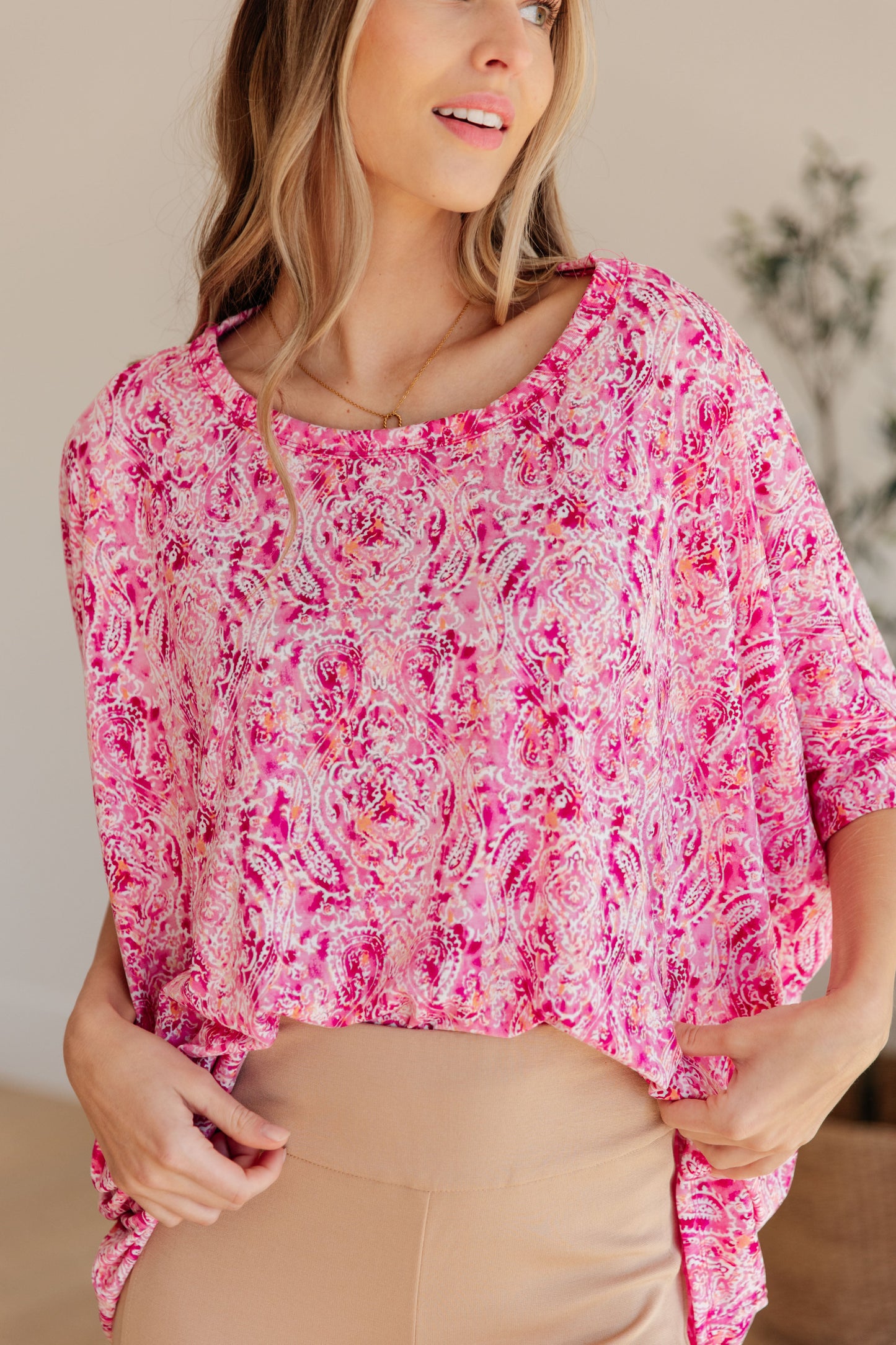 Blusa Essential en Paisley Fucsia y Blanco
