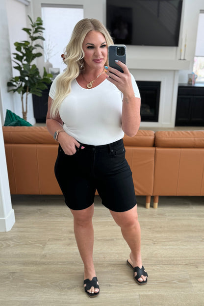 Pantalones cortos negros con parte superior control y tiro alto con puños Ava
