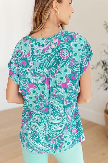 Top con mangas japonesas Lizzy en cachemira magenta y verde azulado