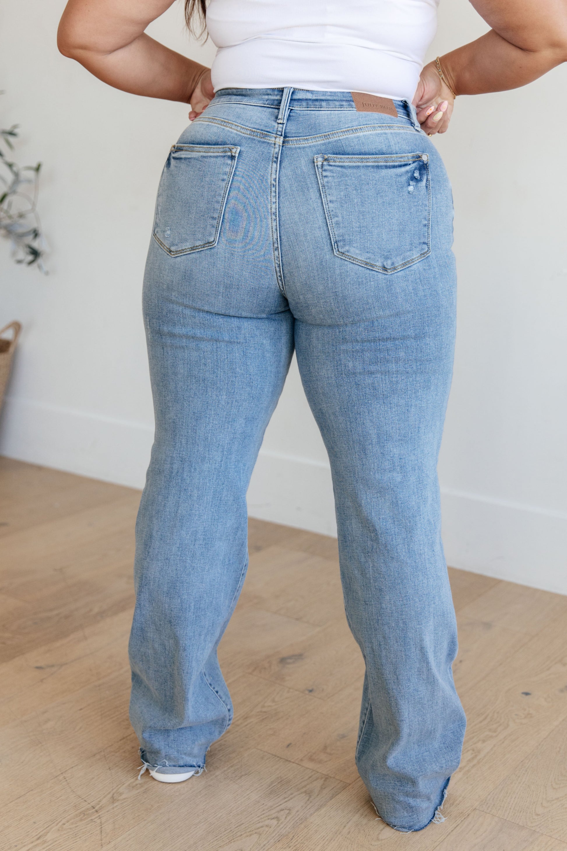 Mildred High Rise V Front Waistband Straight Jeans - Dahlia Boutique