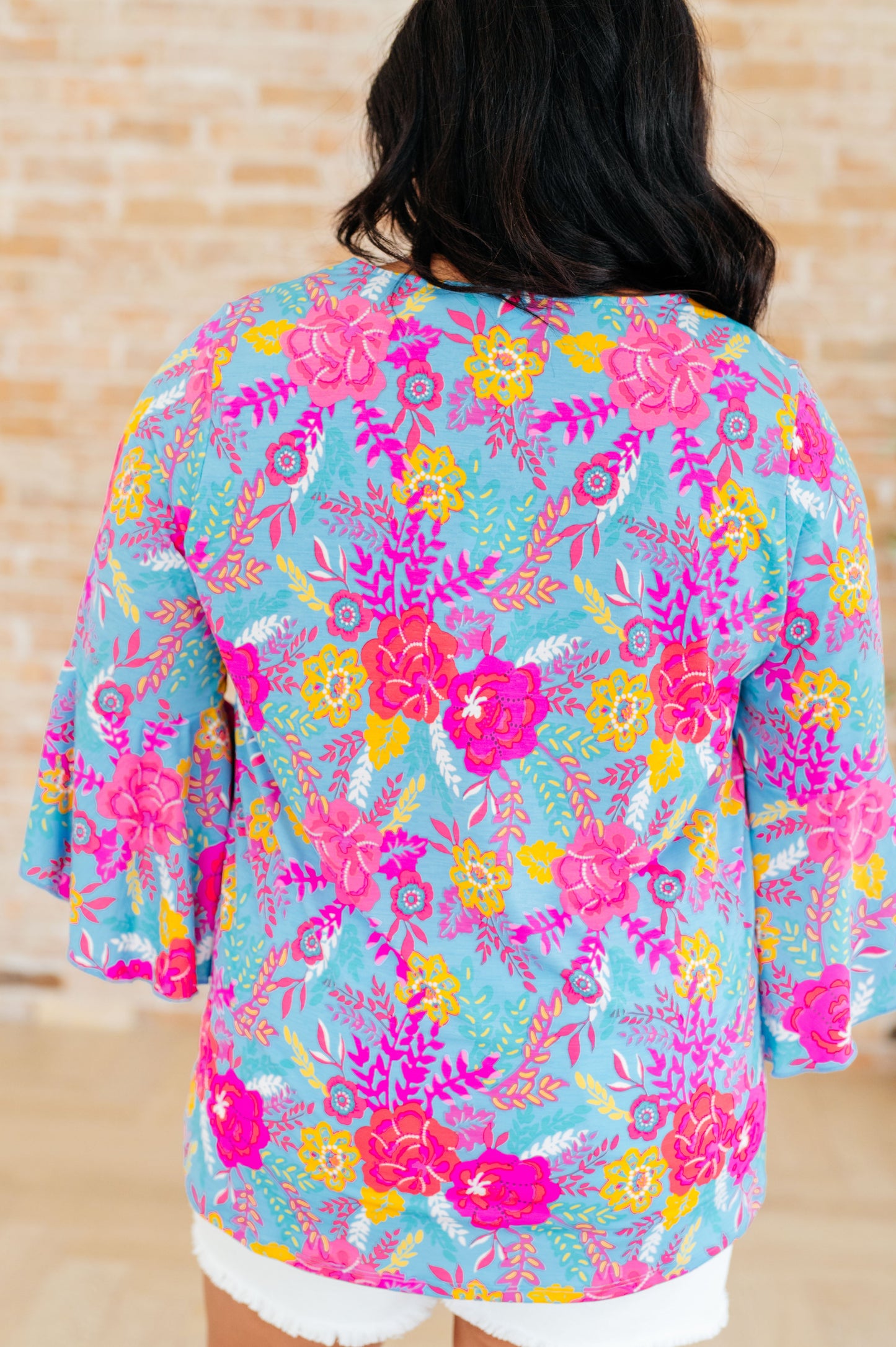 Top con mangas acampanadas de Willow en estampado floral azul brillante