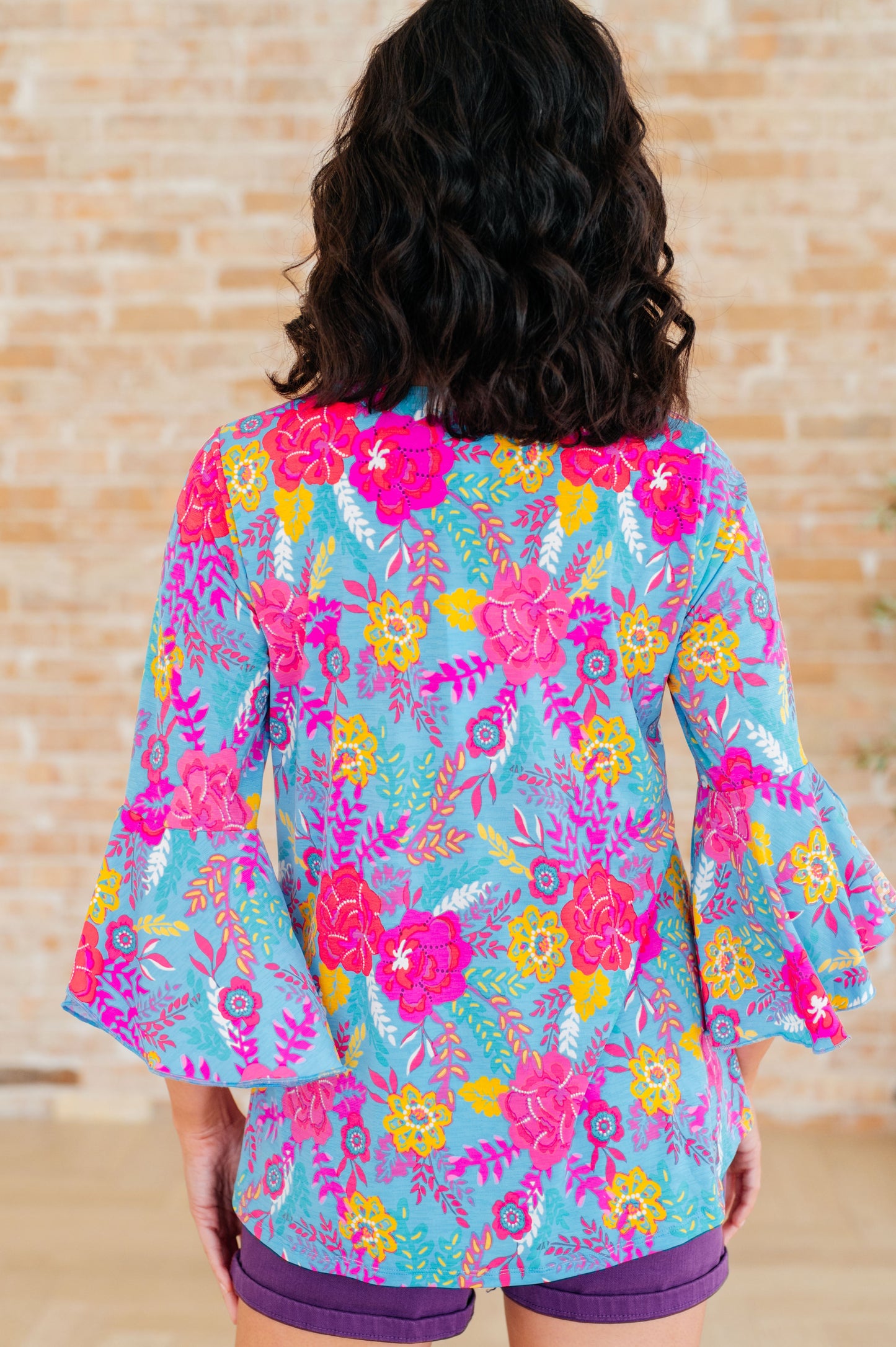 Top con mangas acampanadas de Willow en estampado floral azul brillante