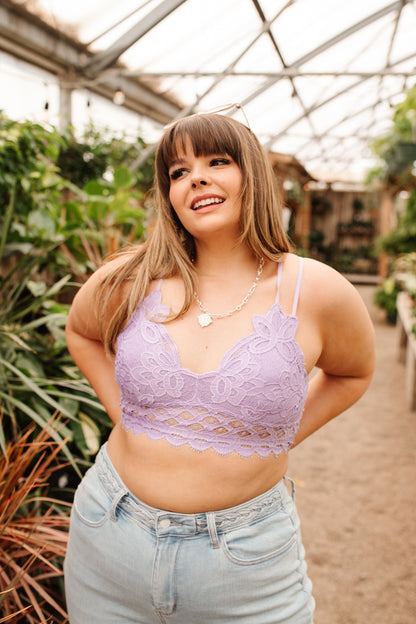 So This is Love Bralette en lavanda
